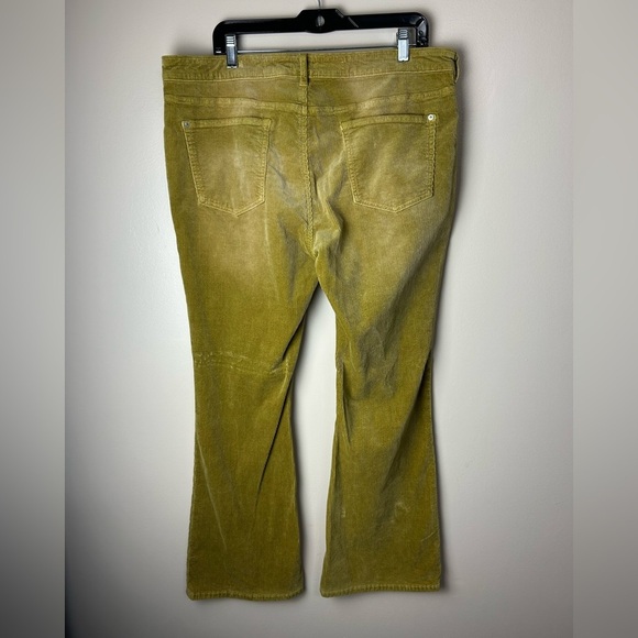 Anthropologie Pilcro And The Letter Press The Icon Flare Corduroy Jeans - Picture 9 of 12